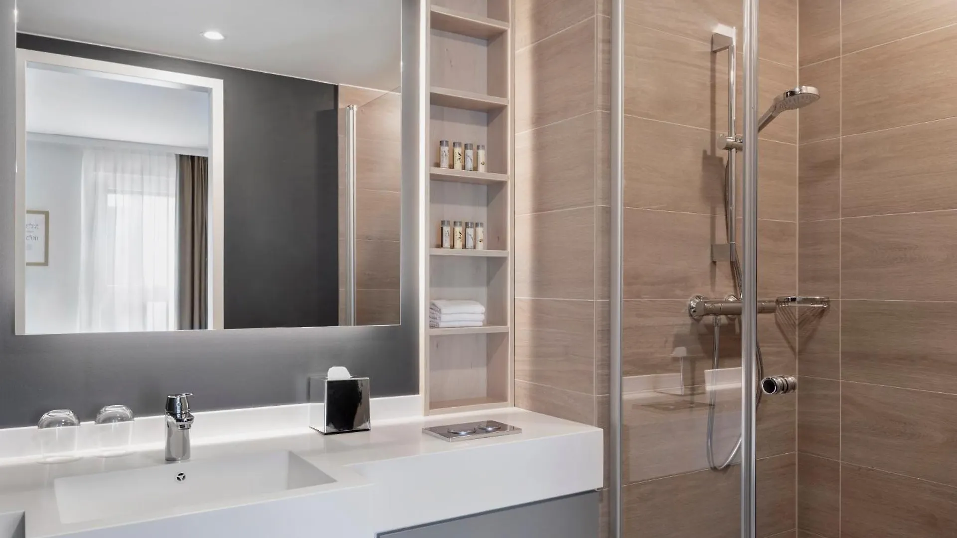 Residence Inn By Marriott Hamburg Altona Hotel